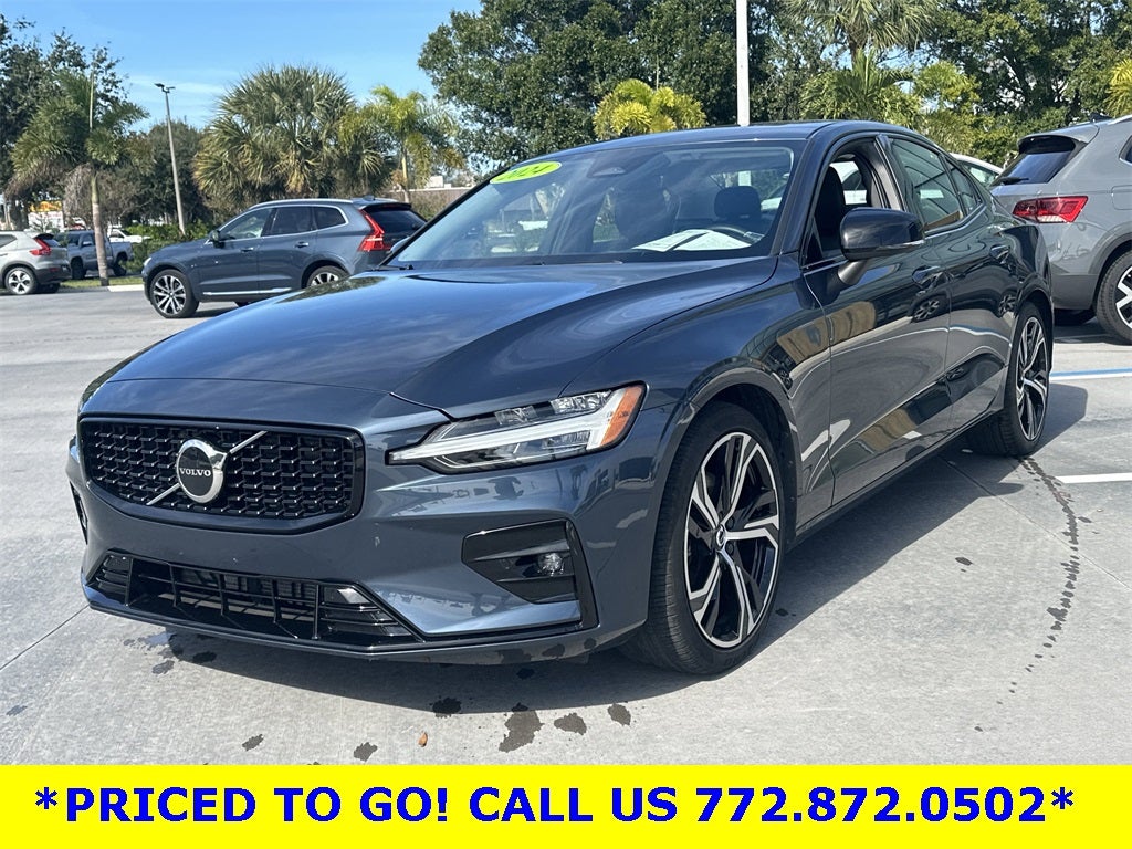 2024 Volvo S60 B5 Core Dark Theme