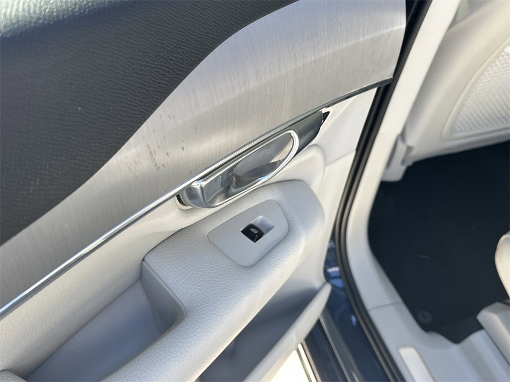 2021 Volvo XC90 T5 Momentum