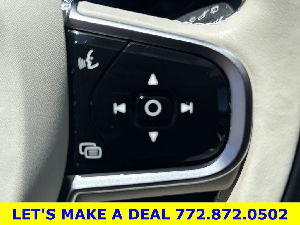 2023 Volvo XC60 B5 Plus Bright Theme