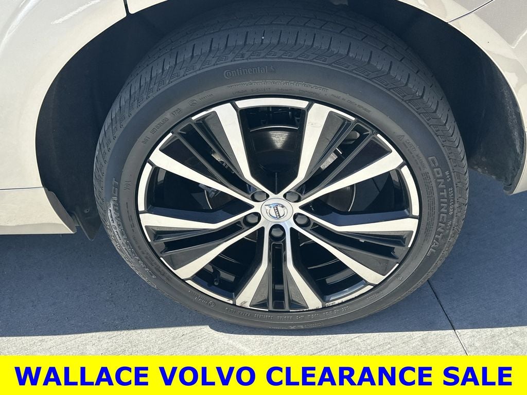 2024 Volvo XC60 B5 Plus Dark Theme