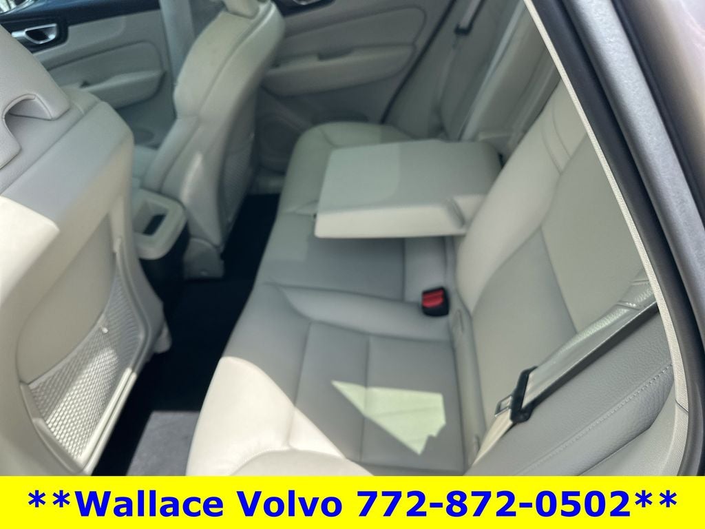 2024 Volvo XC60 B5 Plus Dark Theme