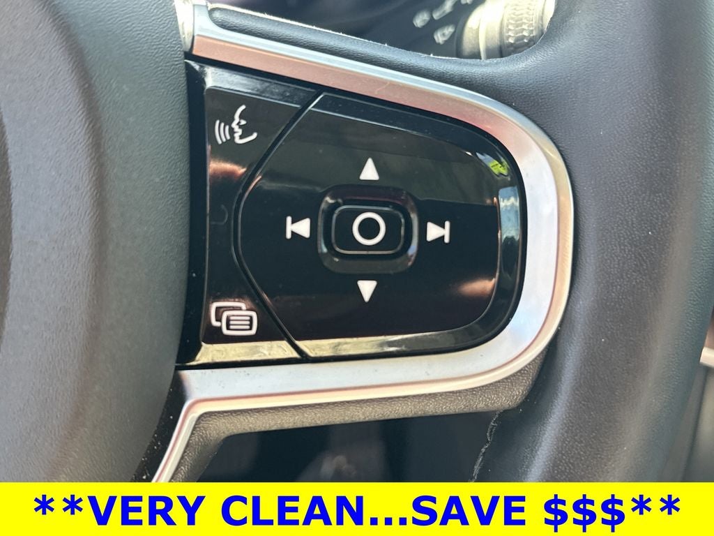 2023 Volvo XC60 B5 Plus Dark Theme