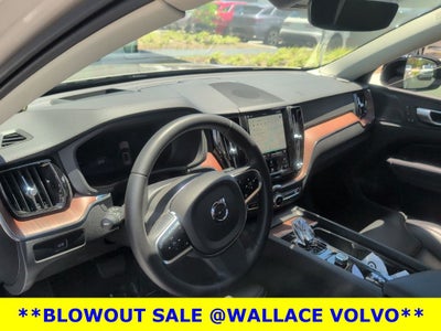 2024 Volvo XC60 B5 Ultimate Dark Theme