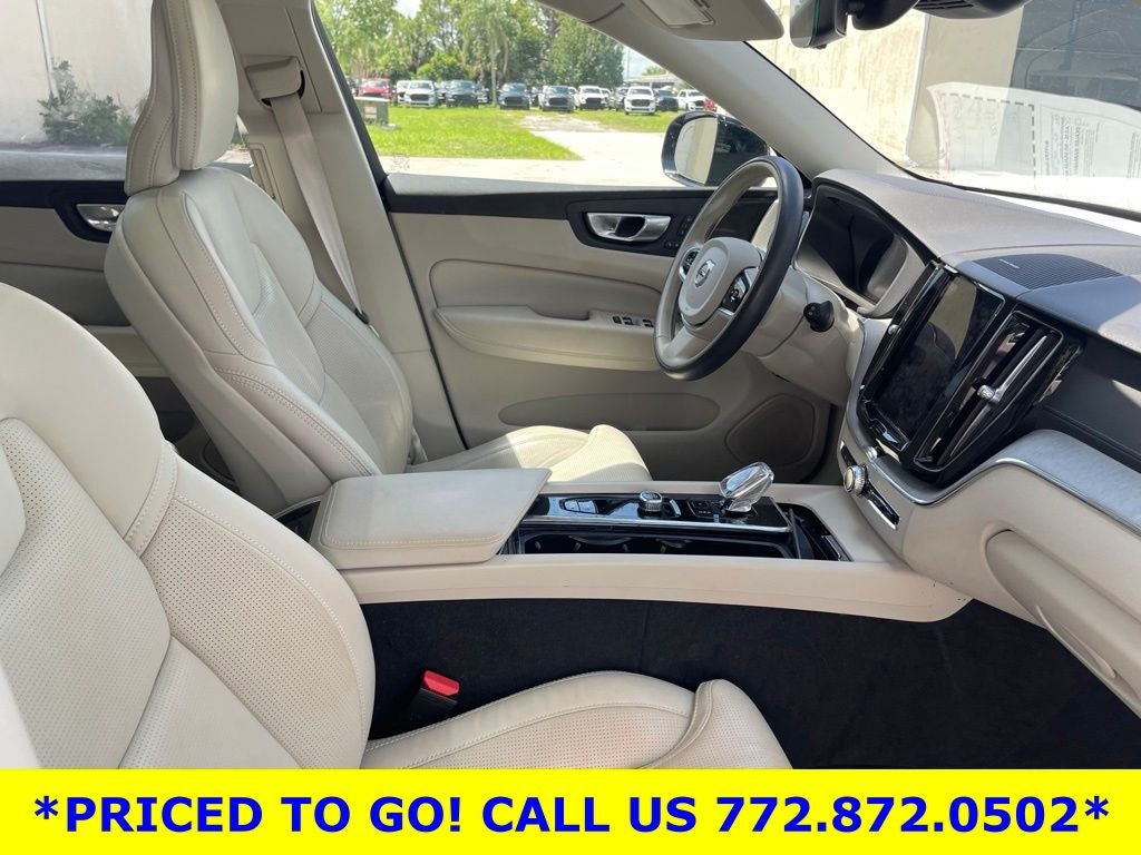 2024 Volvo XC60 B5 Ultimate Dark Theme