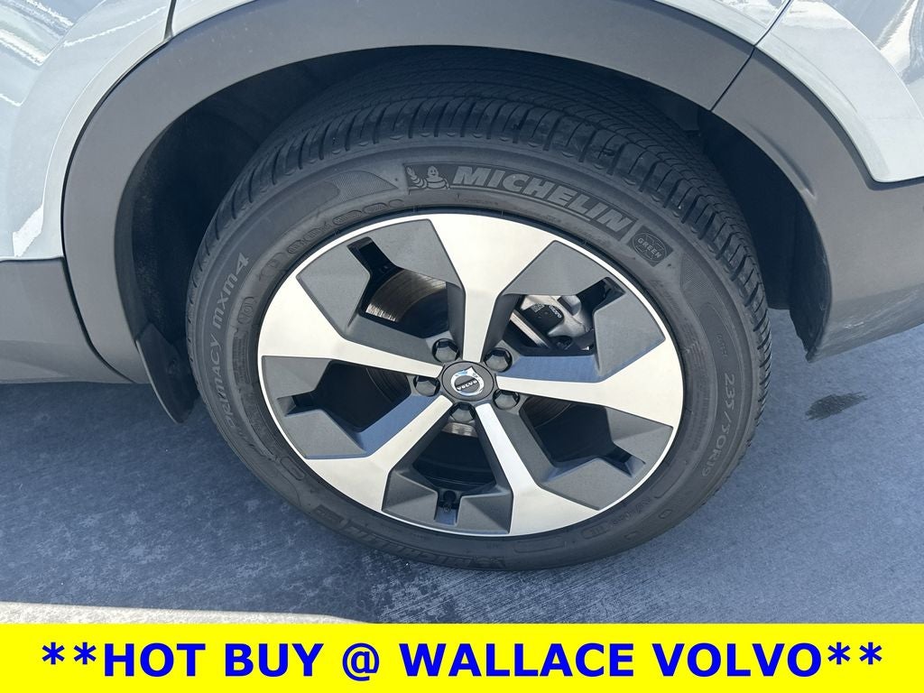 2024 Volvo XC40 B5 Plus Bright Theme