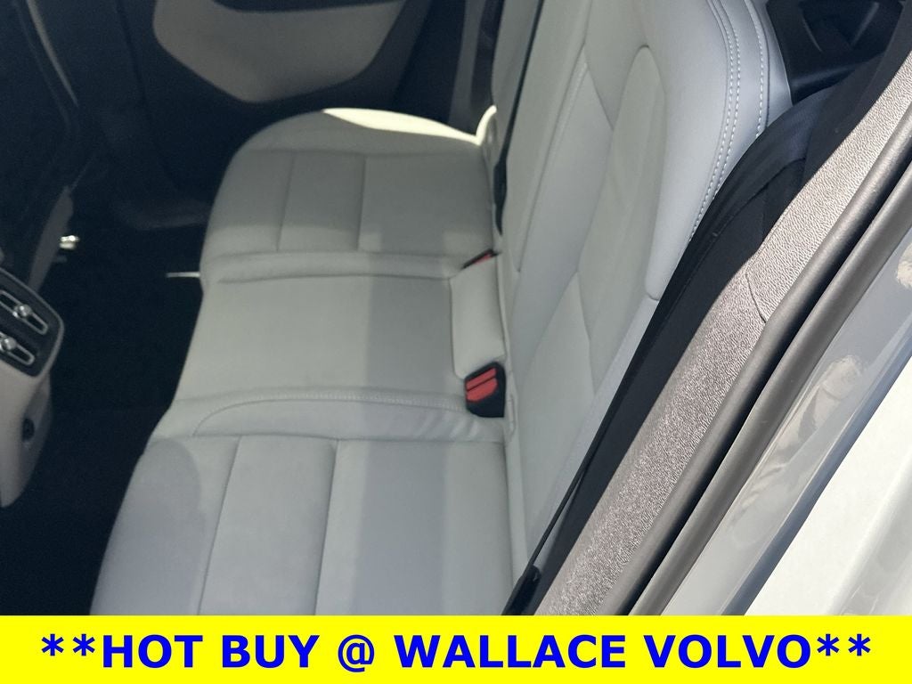 2024 Volvo XC40 B5 Plus Bright Theme