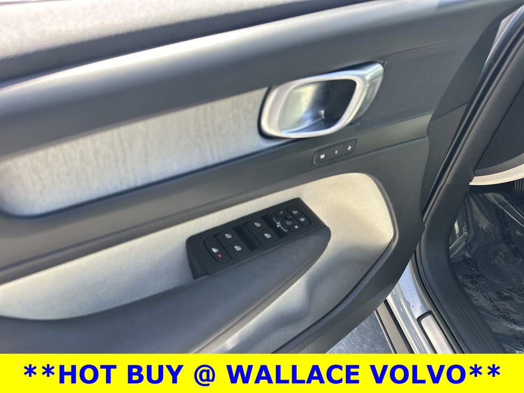 2024 Volvo XC40 B5 Plus Bright Theme