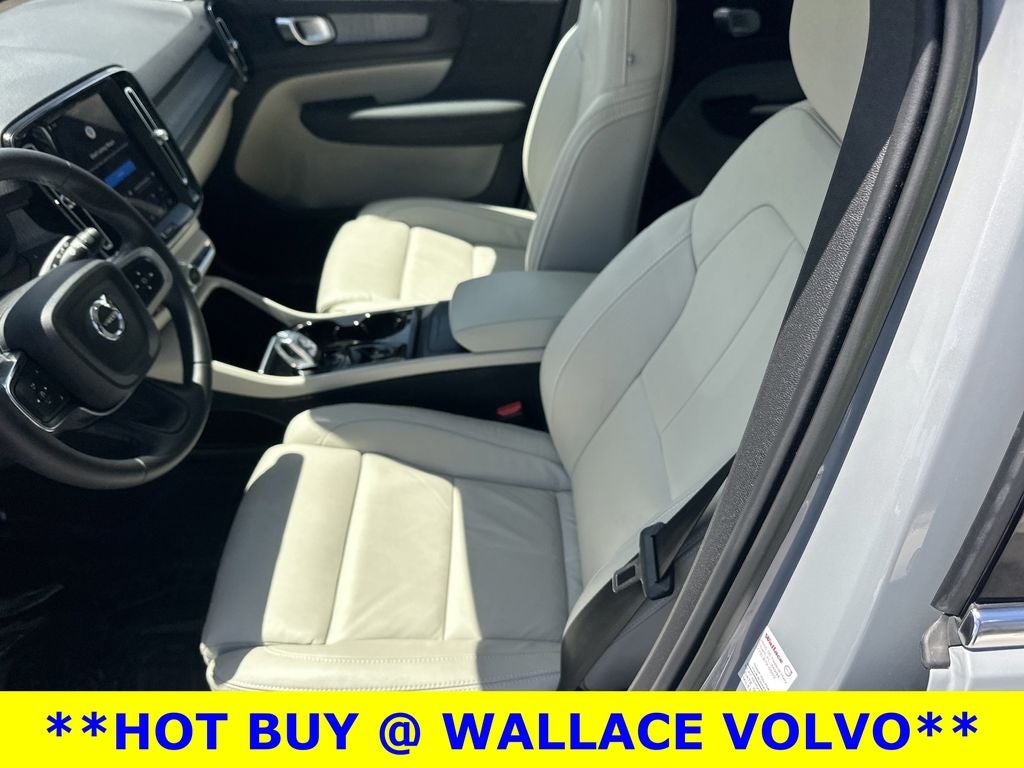 2024 Volvo XC40 B5 Plus Bright Theme