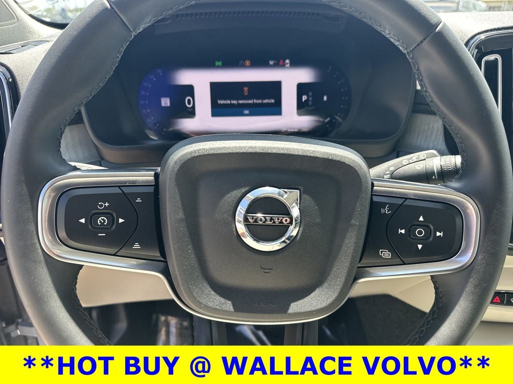 2024 Volvo XC40 B5 Plus Bright Theme