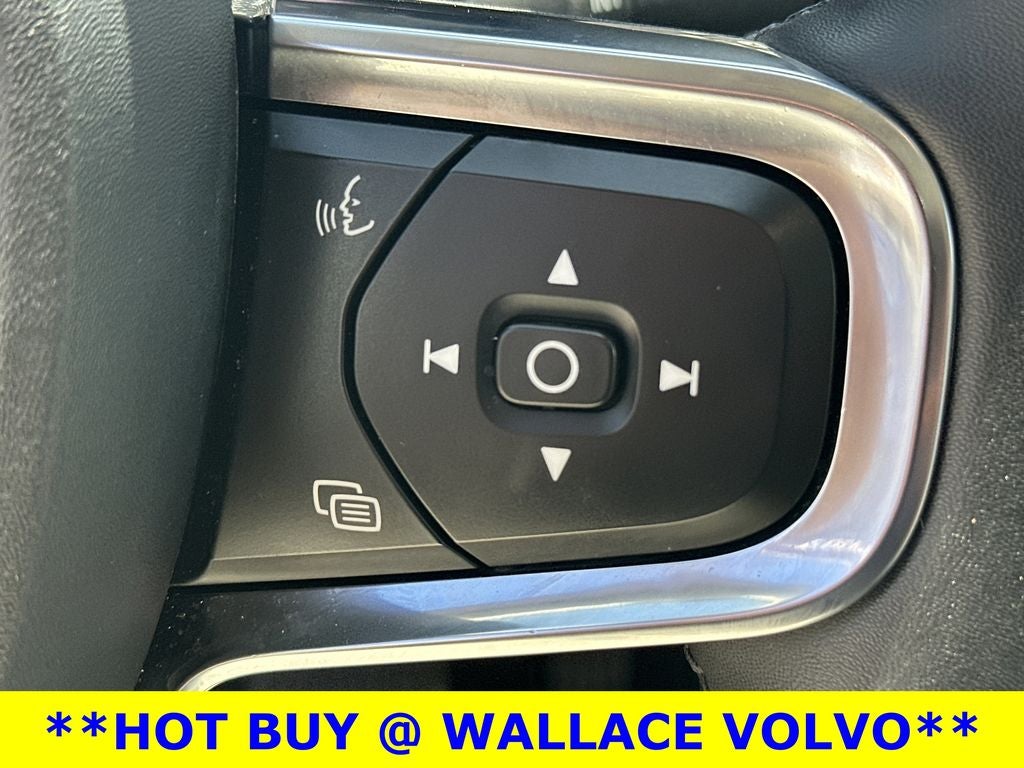 2024 Volvo XC40 B5 Plus Bright Theme