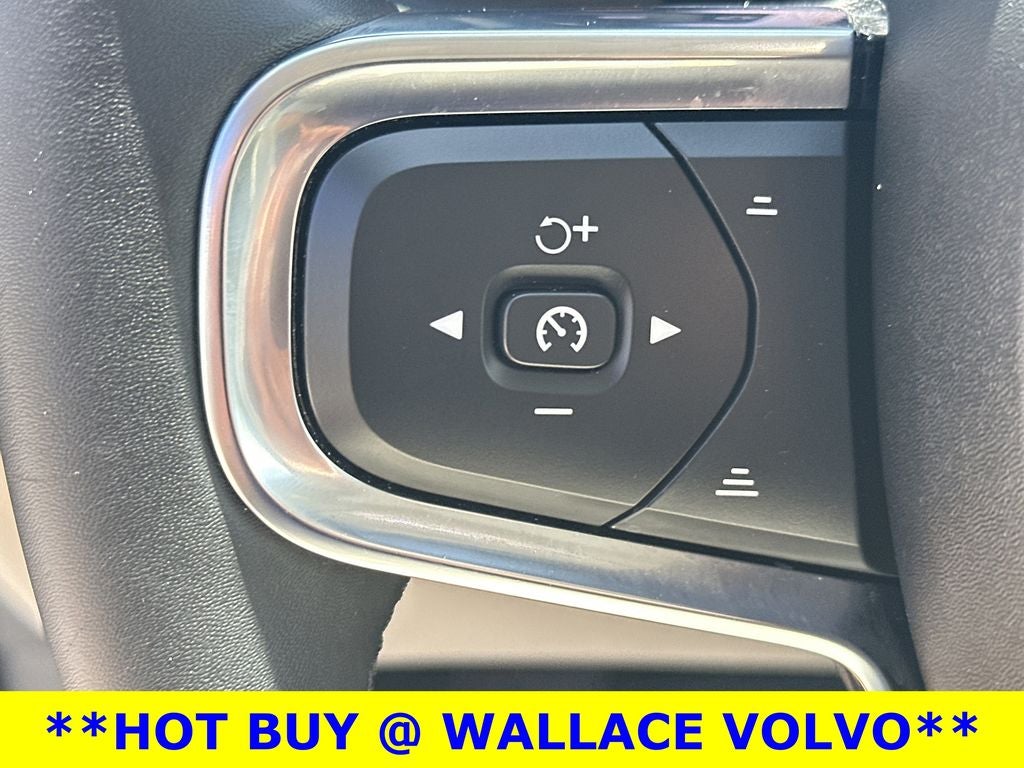 2024 Volvo XC40 B5 Plus Bright Theme