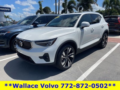 2023 Volvo XC40 B5 Plus Bright Theme