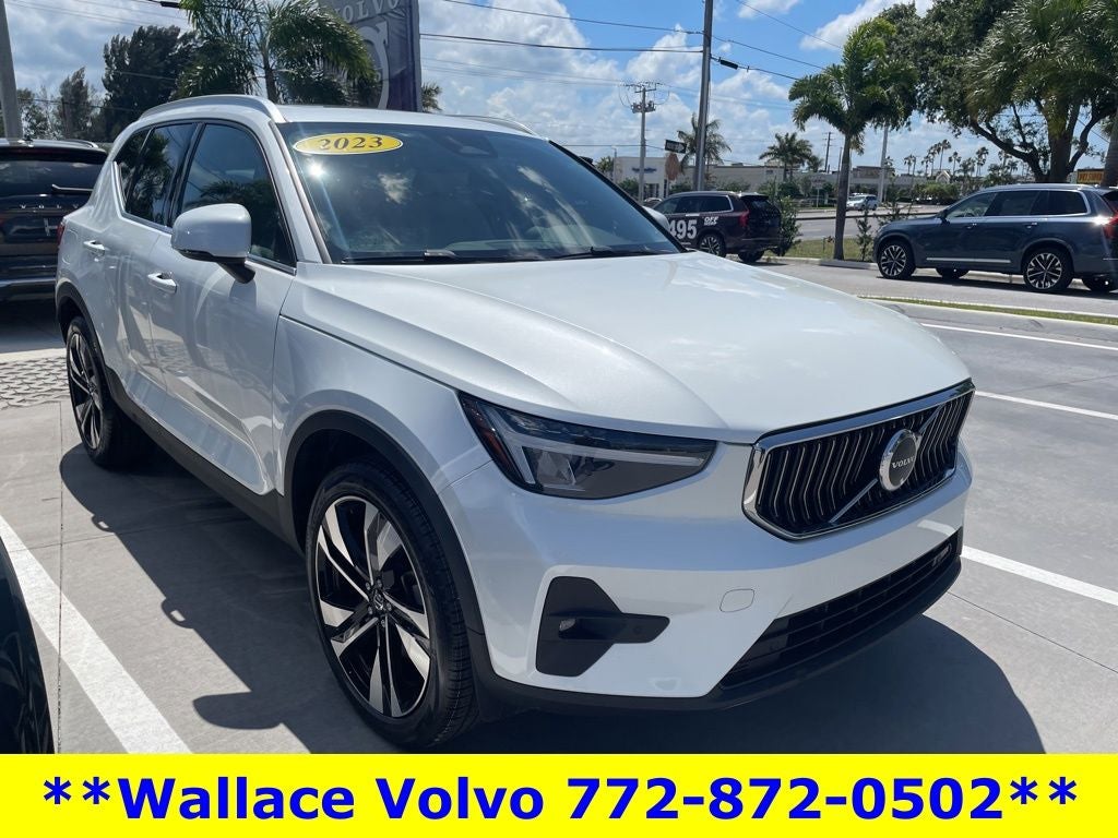 2023 Volvo XC40 B5 Plus Bright Theme