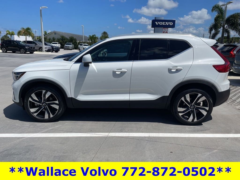 2023 Volvo XC40 B5 Plus Bright Theme