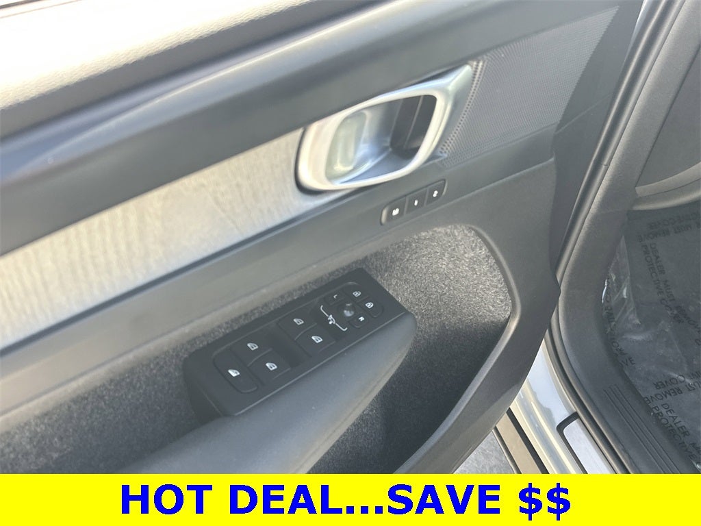 2025 Volvo XC40 B5 Core