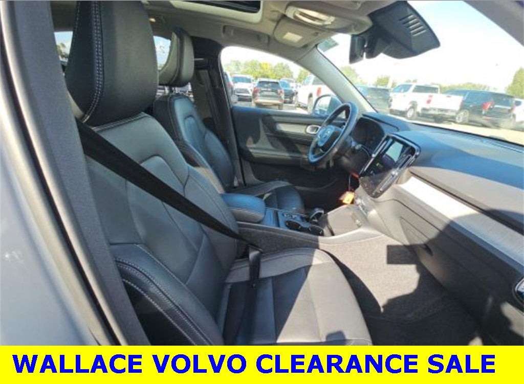 2025 Volvo XC40 B5 Core