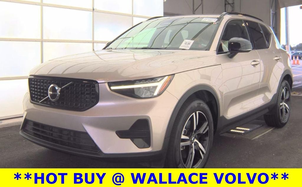 2024 Volvo XC40 B5 Core