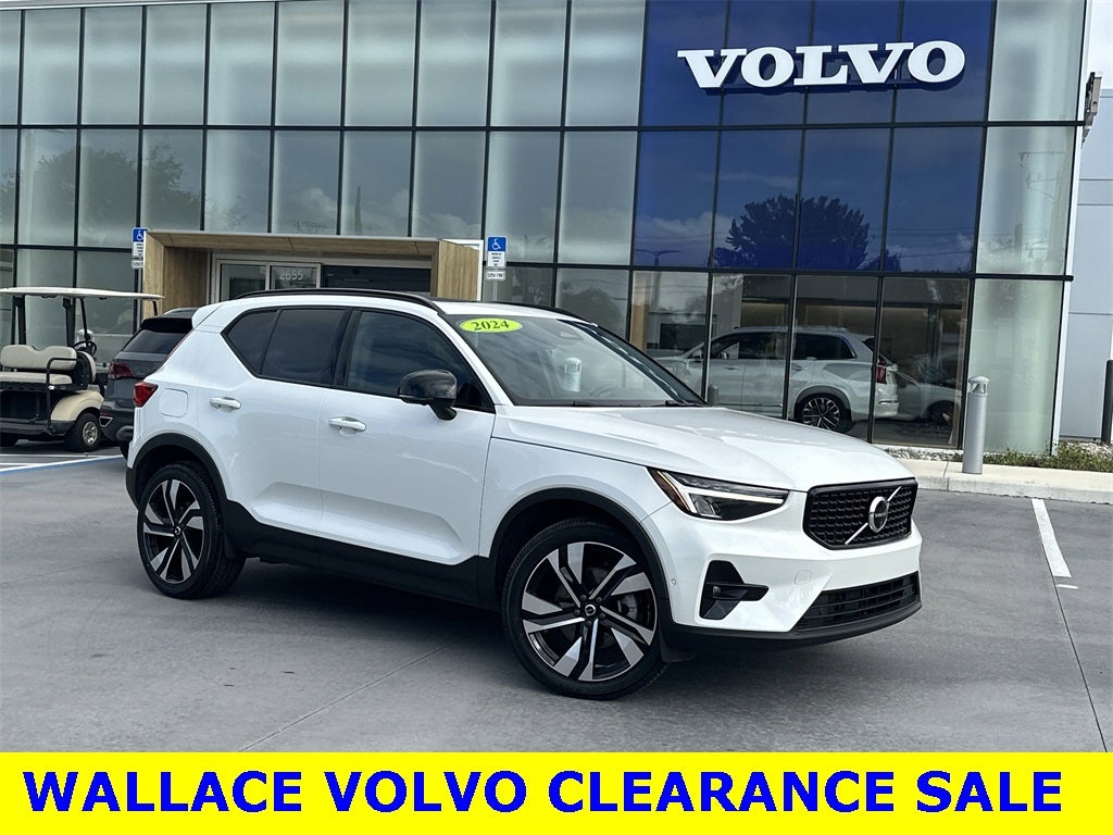 2024 Volvo XC40 B5 Plus Dark Theme