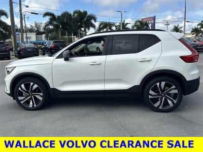 2024 Volvo XC40 B5 Plus Dark Theme