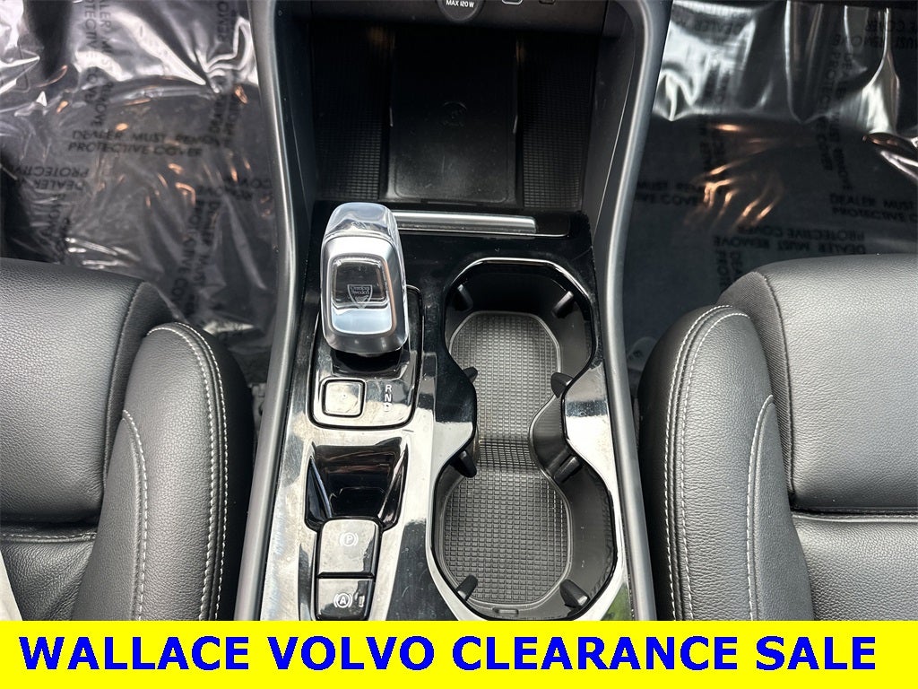 2024 Volvo XC40 B5 Plus Dark Theme