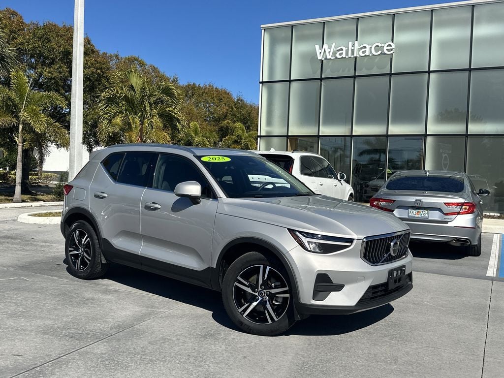 2025 Volvo XC40 B5 Core