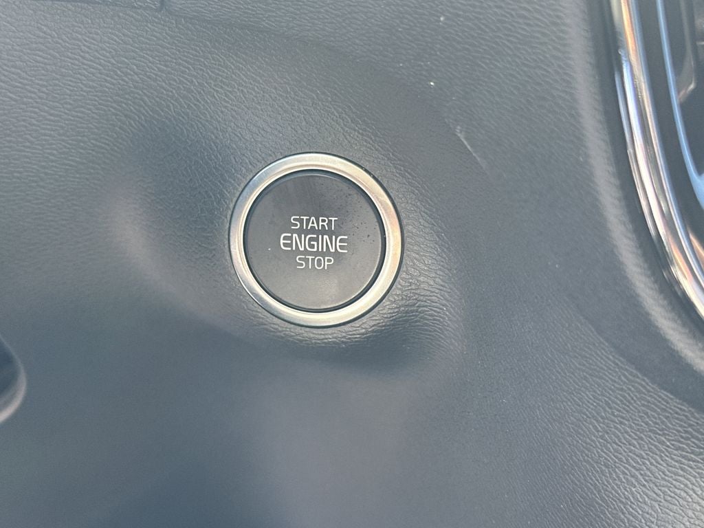 2025 Volvo XC40 B5 Core