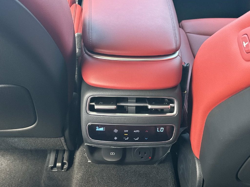 2027 Genesis GV70 2.5T SPORT PRESTIGE