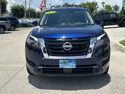 2025 Nissan Pathfinder SV
