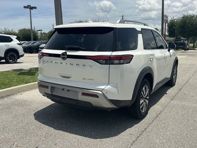 2023 Nissan Pathfinder SL