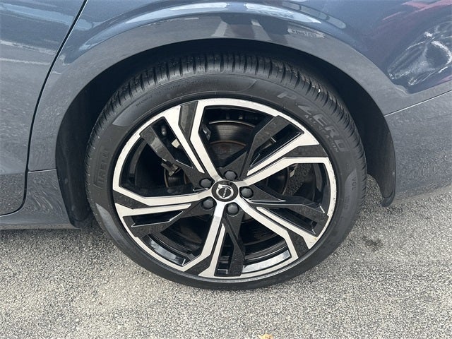 2024 Volvo S60 B5 Core Dark Theme