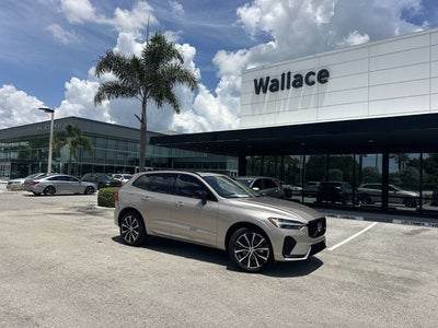 2024 Volvo XC60 B5 Ultimate Dark Theme