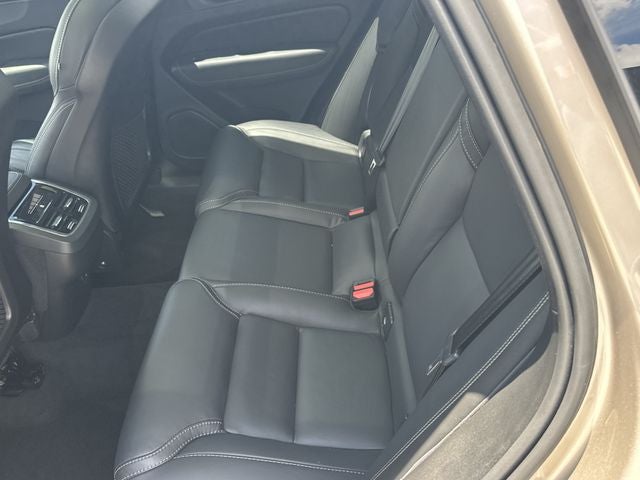 2024 Volvo XC60 B5 Ultimate Dark Theme