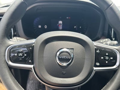 2024 Volvo XC60 B5 Ultimate Dark Theme