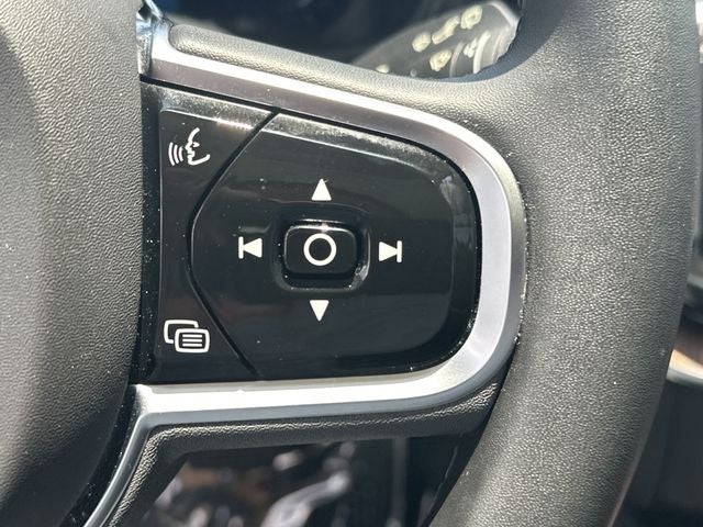 2024 Volvo XC60 B5 Ultimate Dark Theme