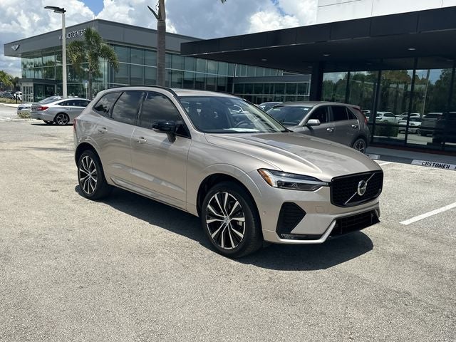 2024 Volvo XC60 B5 Ultimate Dark Theme