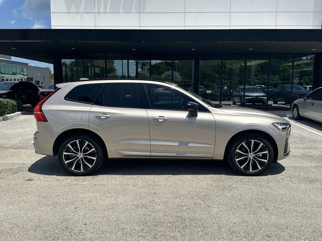 2024 Volvo XC60 B5 Ultimate Dark Theme