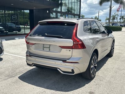 2024 Volvo XC60 B5 Ultimate Dark Theme