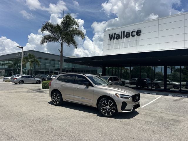 2024 Volvo XC60 B5 Ultimate Dark Theme