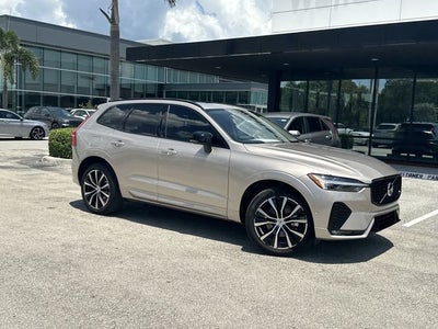 2024 Volvo XC60 B5 Ultimate Dark Theme