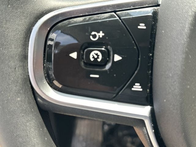 2024 Volvo XC60 B5 Ultimate Dark Theme