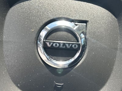 2024 Volvo XC60 B5 Ultimate Dark Theme