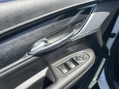 2022 Cadillac XT5 FWD Premium Luxury