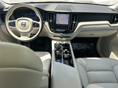 2023 Volvo XC60 Plus Bright Theme