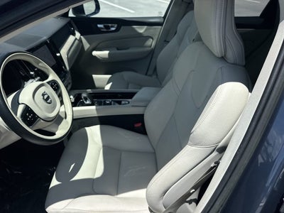 2023 Volvo XC60 Plus Bright Theme