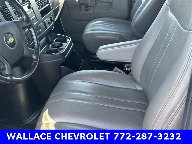 2022 Chevrolet Express Passenger 3500 1LS